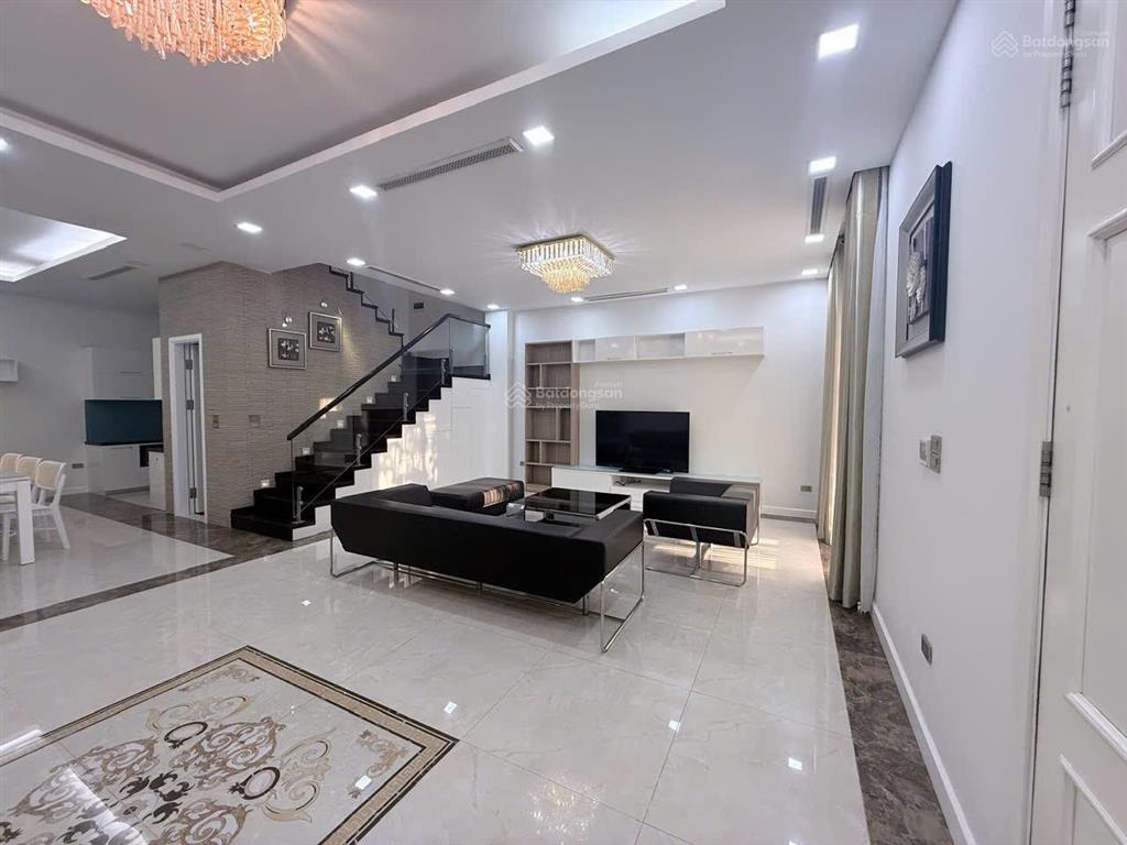 Bán biệt thự đẹp tại vinhomes riverside hoa phượng view hồ. diện tích 181m2, nhà đẹp ở ngay cc bán