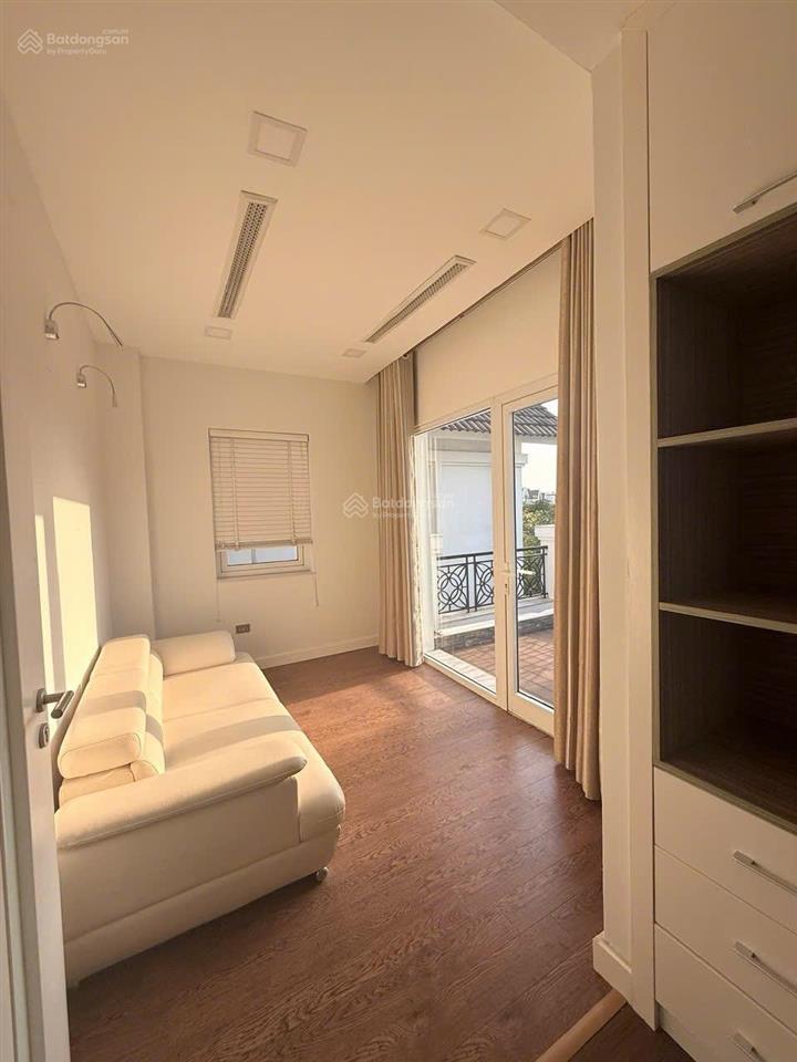 Bán biệt thự đẹp tại vinhomes riverside hoa phượng view hồ. diện tích 181m2, nhà đẹp ở ngay cc bán