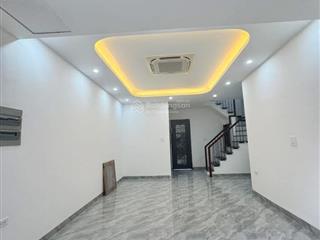 Nhà hoàng hoa thám  5 tầng thang máy đầy đủ tiện ích  ô tô vào nhà 3 mặt thoáng