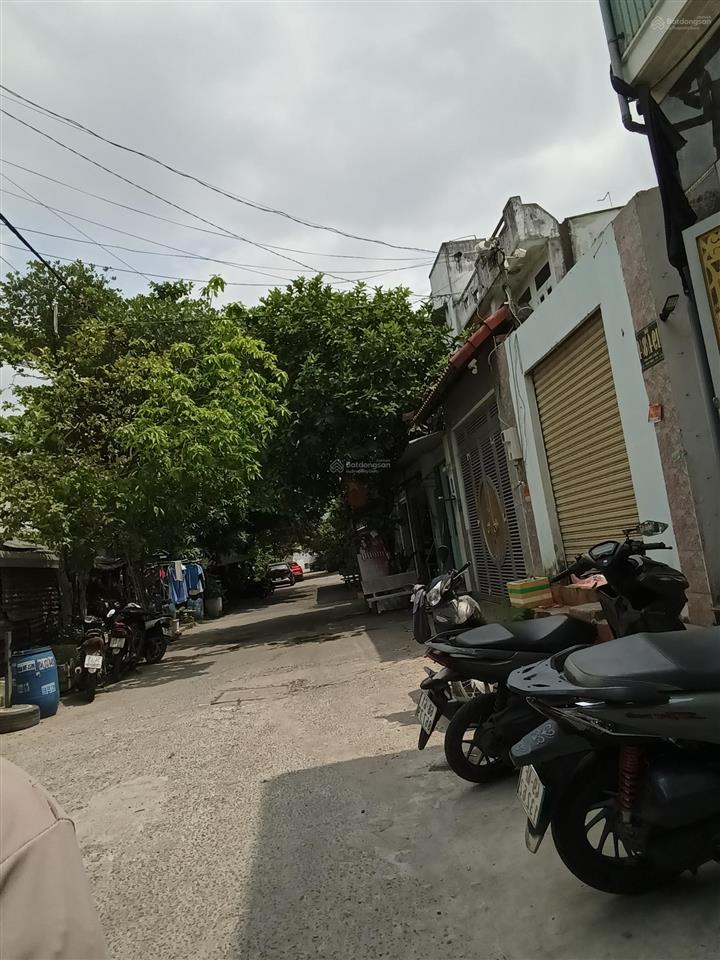 Bán nhà ngay ngã tư trung chánh q12.