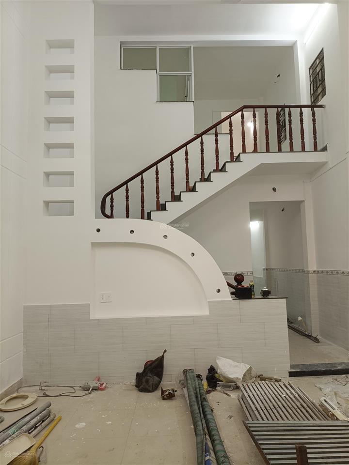 Bán nhà ngay ngã tư trung chánh q12.