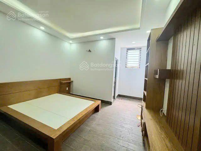 Nhà đẹp lung linh, ô tô vào nhà, kế mặt tiền, 180m2 dtsd, 4 tầng, 5,7 tỷ ngay tt q12