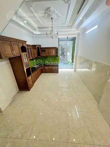 Nhà đẹp lung linh, ô tô vào nhà, kế mặt tiền, 180m2 dtsd, 4 tầng, 5,7 tỷ ngay tt q12
