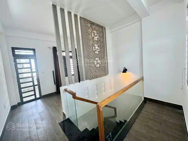 Nhà đẹp lung linh, ô tô vào nhà, kế mặt tiền, 180m2 dtsd, 4 tầng, 5,7 tỷ ngay tt q12