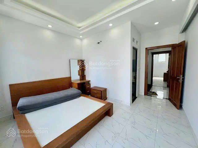 Nhà đẹp lung linh, ô tô vào nhà, kế mặt tiền, 180m2 dtsd, 4 tầng, 5,7 tỷ ngay tt q12