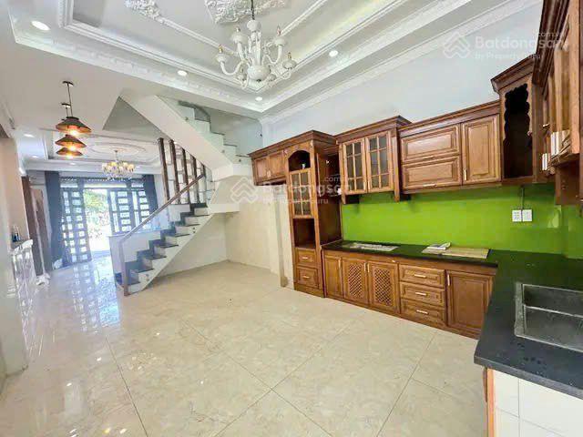 Nhà đẹp lung linh, ô tô vào nhà, kế mặt tiền, 180m2 dtsd, 4 tầng, 5,7 tỷ ngay tt q12