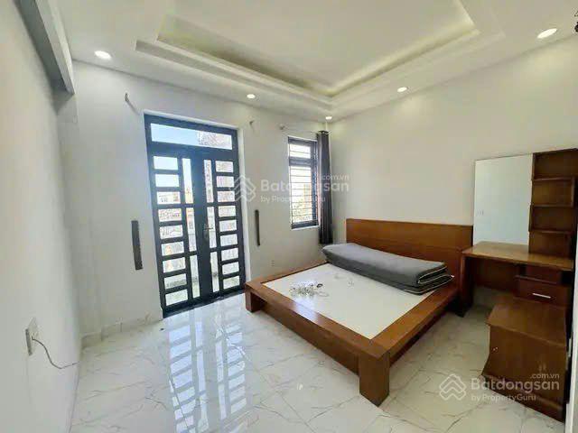 Nhà đẹp lung linh, ô tô vào nhà, kế mặt tiền, 180m2 dtsd, 4 tầng, 5,7 tỷ ngay tt q12