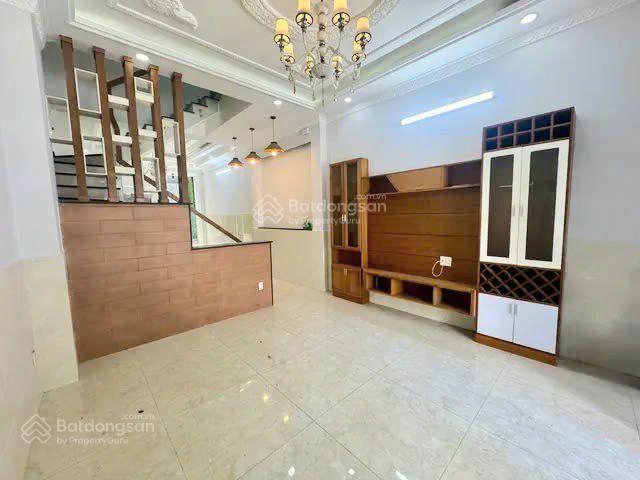 Nhà đẹp lung linh, ô tô vào nhà, kế mặt tiền, 180m2 dtsd, 4 tầng, 5,7 tỷ ngay tt q12