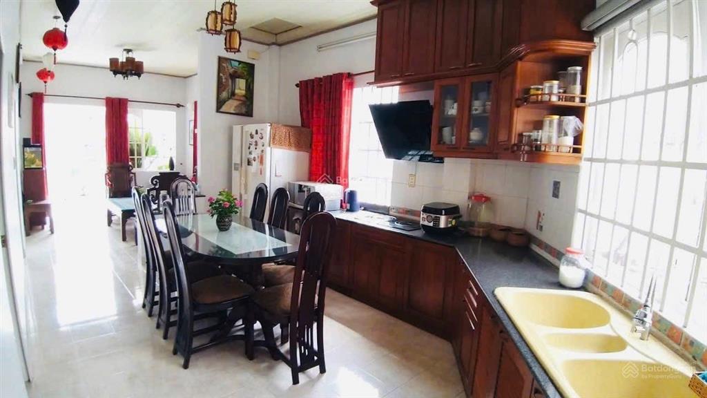 Bán nhà căn góc 2mt nguyễn trọng tuyển  trần huy liệu, ngang 10m, dtcn 212m2