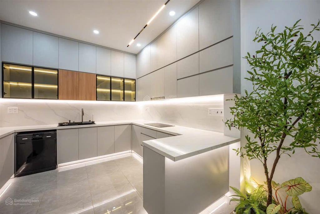 Bán nhà 4 tầng hẻm 137/ lê văn sỹ, giá 9.4 tỷ tl