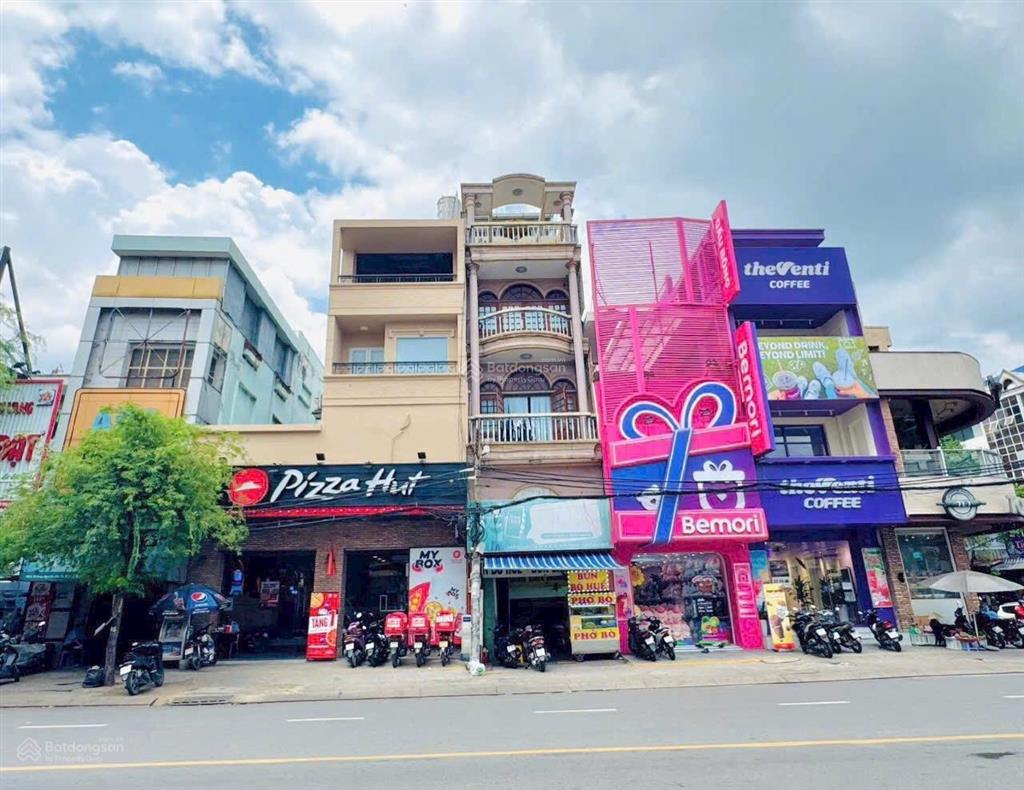 Mặt tiền d2  nguyễn gia trí đoạn đẹp, giá cực kỳ hấp dẫn