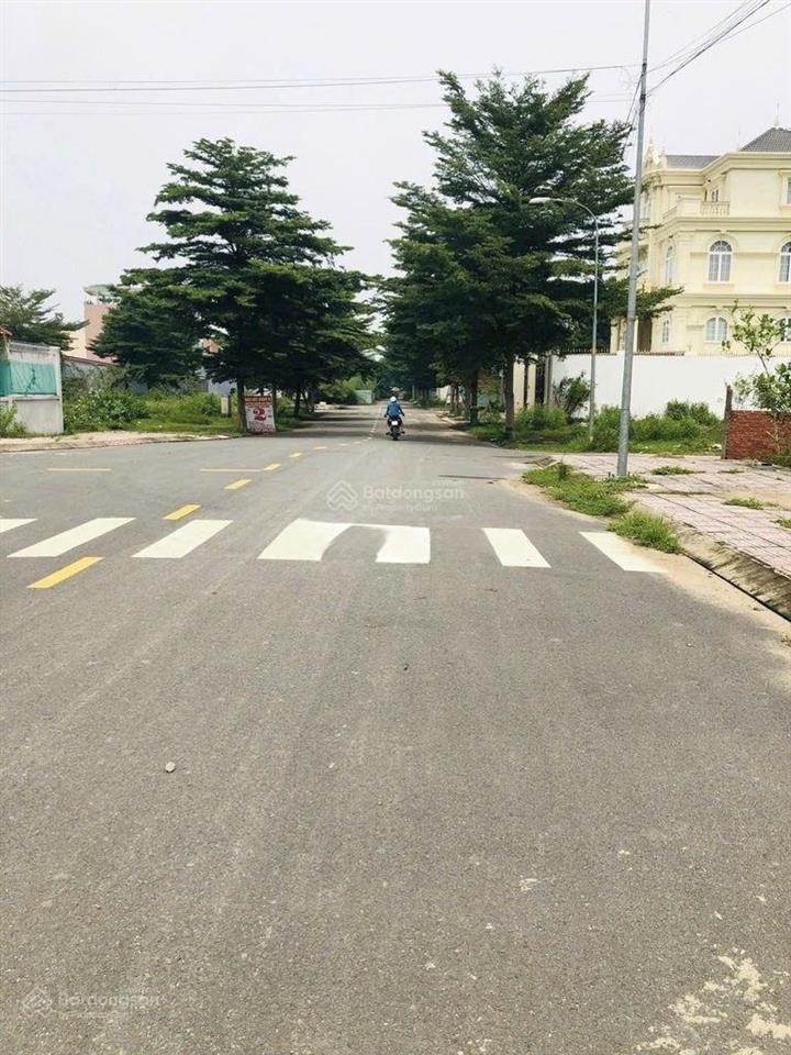 Bán gấp lô đất góc 2 mt 8m dg bưng ông thoàn, khu dân cư bàn cờ , cn 80m2 chỉ 5,8 tỷ