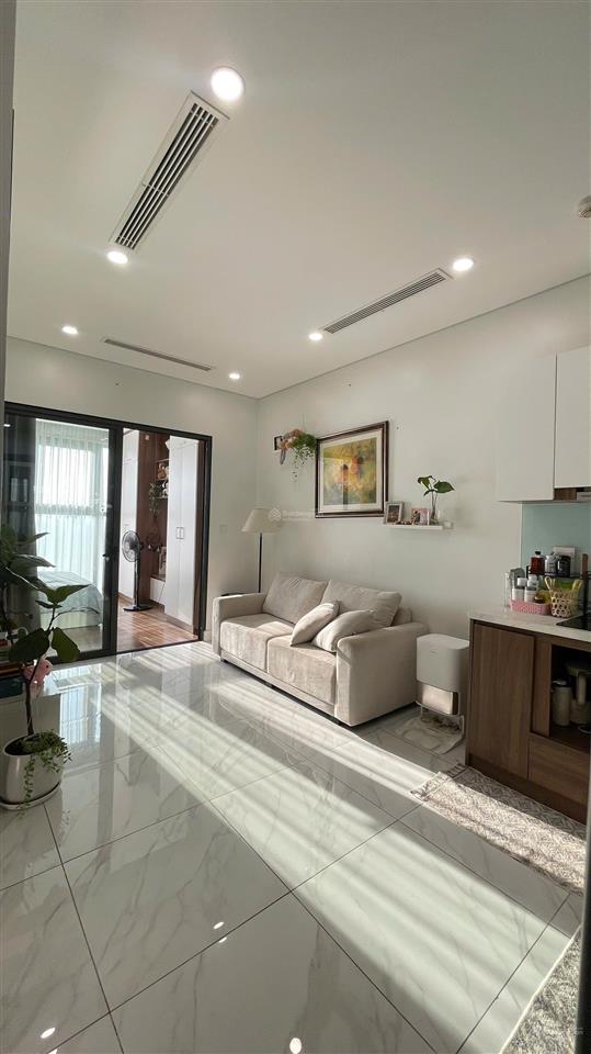 Chính chủ bán căn hộ 2 ngủ dt 50m2, đủ nội thất, sẵn sổ lâu dài tòa d'el dorado.  0988 661 ***
