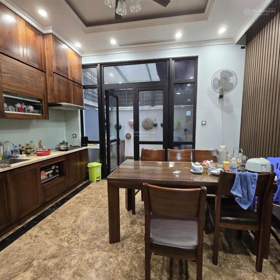 Bán căn shophouse tại vinhomes gardenia, diện tích 93m2, 5 tầng, thang máy, gara ô tô, giá 48.6 tỷ