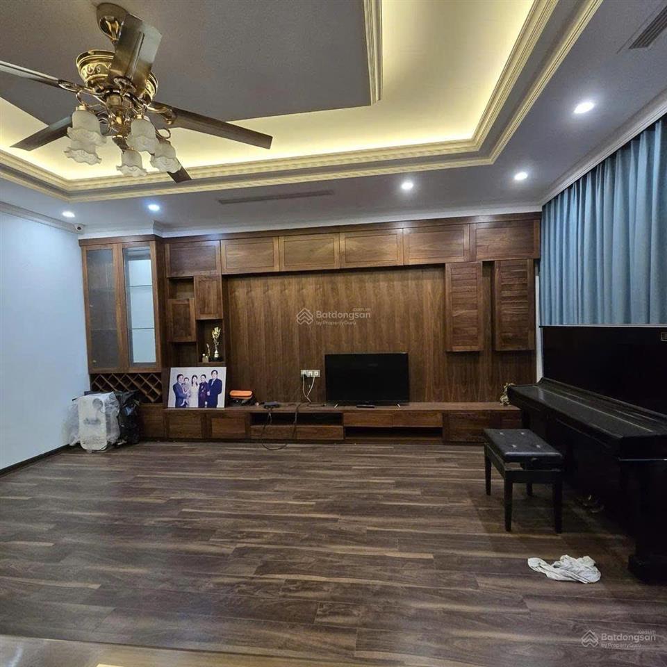 Bán căn shophouse tại vinhomes gardenia, diện tích 93m2, 5 tầng, thang máy, gara ô tô, giá 48.6 tỷ