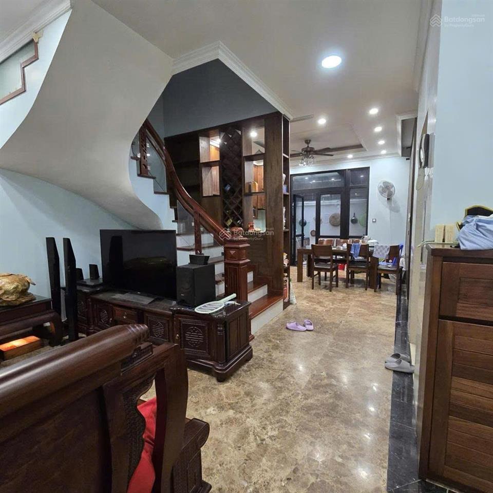 Bán căn shophouse tại vinhomes gardenia, diện tích 93m2, 5 tầng, thang máy, gara ô tô, giá 48.6 tỷ
