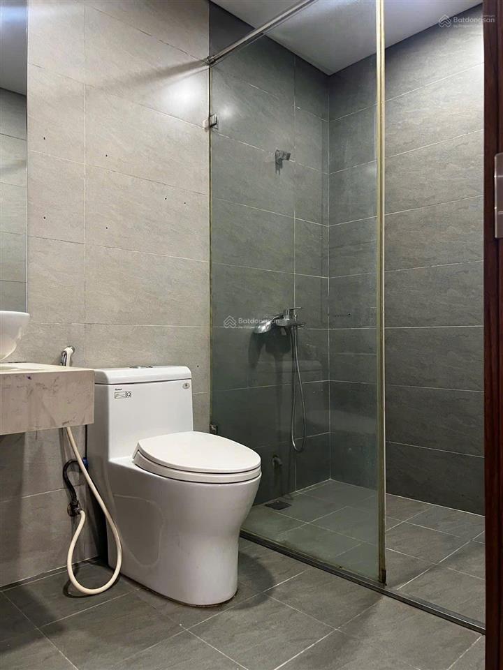 Bán căn 3pn2vs 98,6m2, tầng đẹp, view pháo hoa, sẵn sổ. giá 5.8 tỷ bao phí, có thương lượng