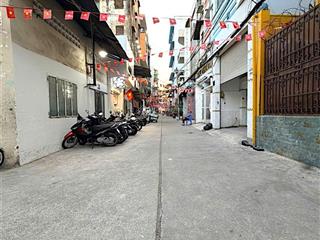 Cách mạng tháng 8 q3  gần vòng xoay dân chủ 2 mặt hẻm xe hơi đỗ cổng 3 tầng 21m2  chỉ 2 tỷ 98