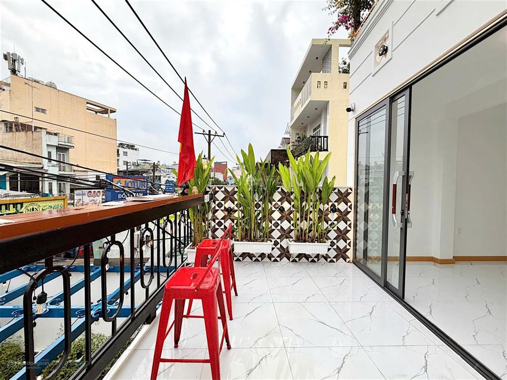 Mặt tiền 64m2ngang 5.35m 5 tầngkinh doanh siêu đẹp ngay chợ giao thương sầm uất. chỉ 12ty5