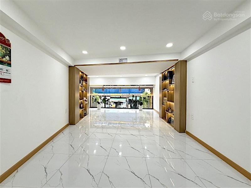 Mặt tiền 64m2ngang 5.35m 5 tầngkinh doanh siêu đẹp ngay chợ giao thương sầm uất. chỉ 12ty5