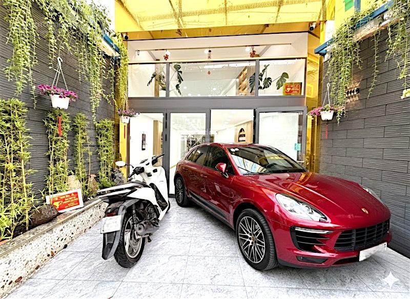 Mặt tiền 64m2ngang 5.35m 5 tầngkinh doanh siêu đẹp ngay chợ giao thương sầm uất. chỉ 12ty5