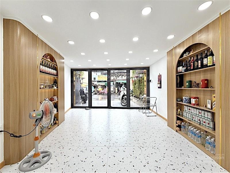 Mặt tiền 64m2ngang 5.35m 5 tầngkinh doanh siêu đẹp ngay chợ giao thương sầm uất. chỉ 12ty5