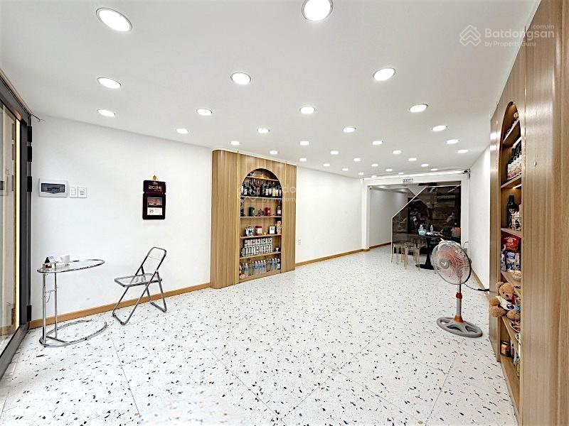 Mặt tiền 64m2ngang 5.35m 5 tầngkinh doanh siêu đẹp ngay chợ giao thương sầm uất. chỉ 12ty5