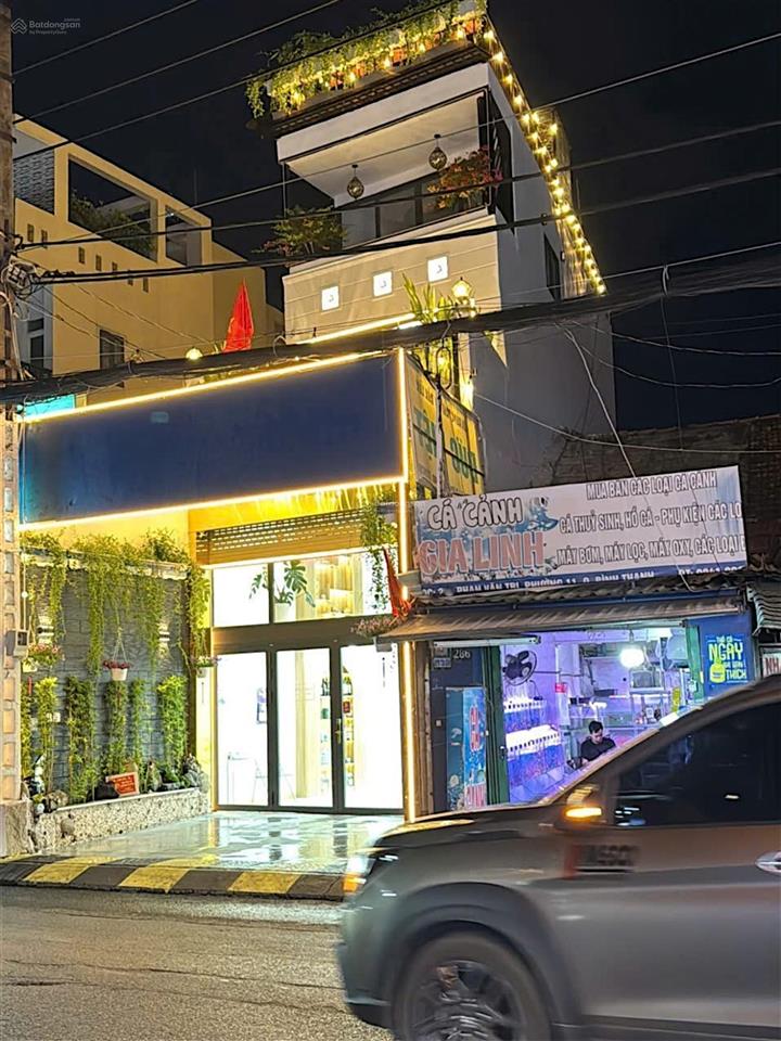 Mặt tiền 64m2ngang 5.35m 5 tầngkinh doanh siêu đẹp ngay chợ giao thương sầm uất. chỉ 12ty5