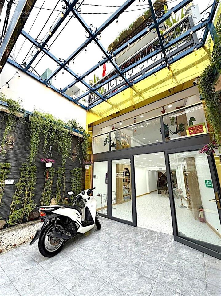 Mặt tiền 64m2ngang 5.35m 5 tầngkinh doanh siêu đẹp ngay chợ giao thương sầm uất. chỉ 12ty5