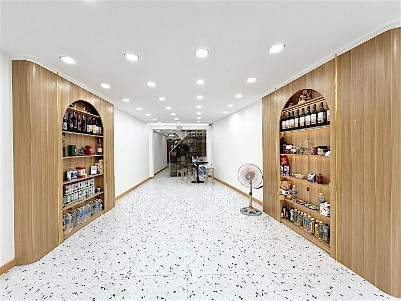 Mặt tiền 64m2ngang 5.35m 5 tầngkinh doanh siêu đẹp ngay chợ giao thương sầm uất. chỉ 12ty5