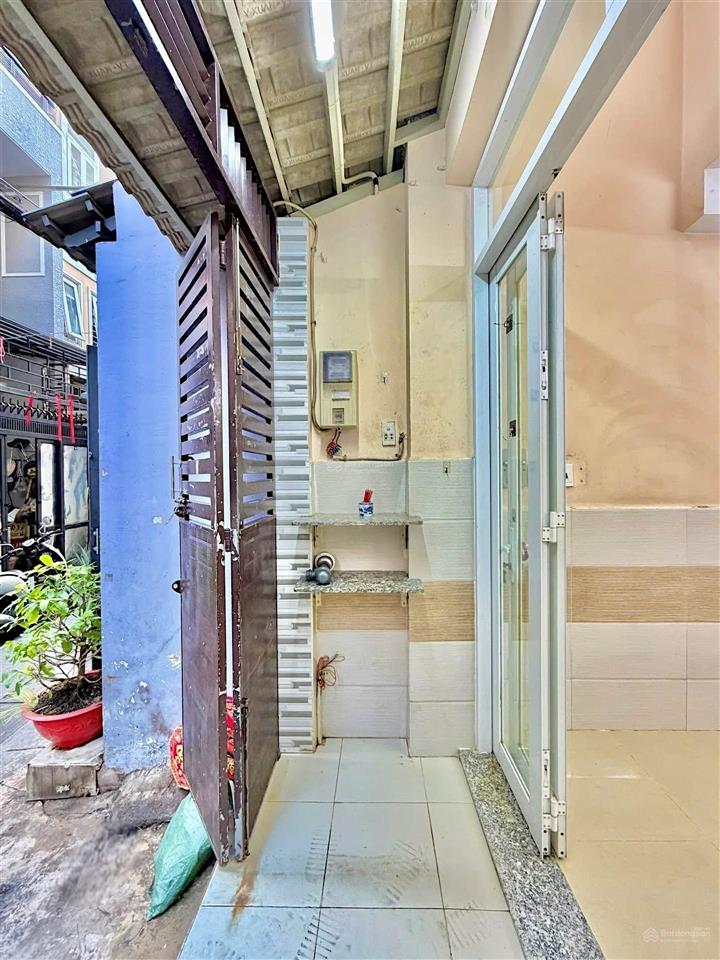 Cao thắng giáp cầu công lý  thông trường sa  30m2  5 tầng  sát mt  chỉ 5 tỷ 5 tl