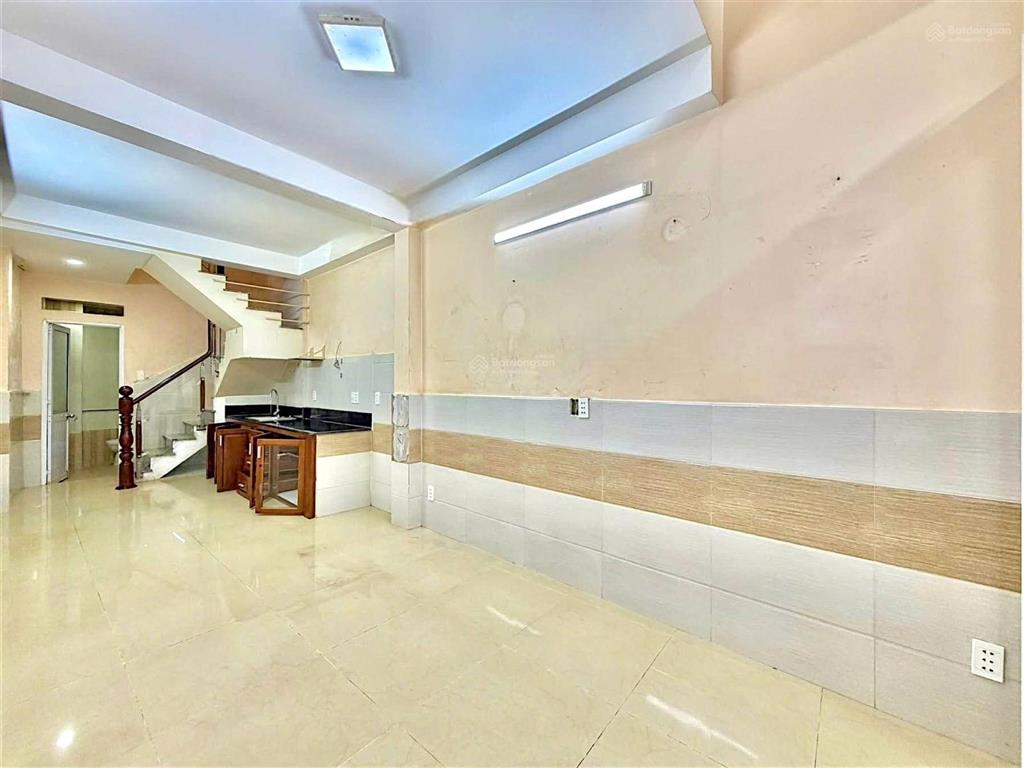 Cao thắng giáp cầu công lý  thông trường sa  30m2  5 tầng  sát mt  chỉ 5 tỷ 5 tl