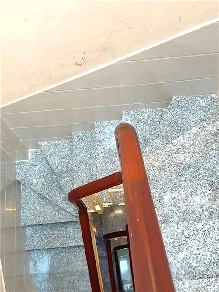 Cao thắng giáp cầu công lý  thông trường sa  30m2  5 tầng  sát mt  chỉ 5 tỷ 5 tl