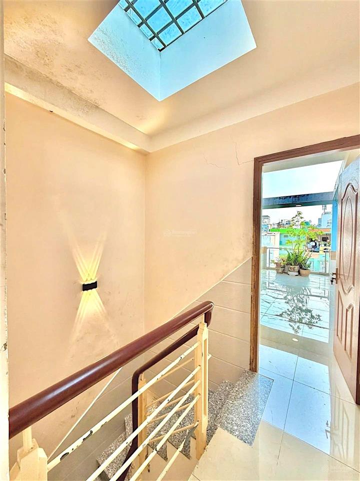 Cao thắng giáp cầu công lý  thông trường sa  30m2  5 tầng  sát mt  chỉ 5 tỷ 5 tl