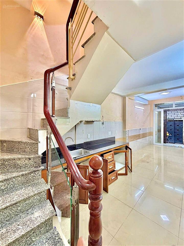 Cao thắng giáp cầu công lý  thông trường sa  30m2  5 tầng  sát mt  chỉ 5 tỷ 5 tl