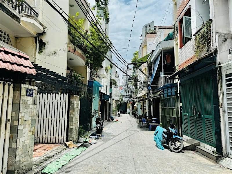 Cao thắng giáp cầu công lý  thông trường sa  30m2  5 tầng  sát mt  chỉ 5 tỷ 5 tl