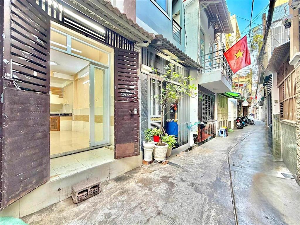 Cao thắng giáp cầu công lý  thông trường sa  30m2  5 tầng  sát mt  chỉ 5 tỷ 5 tl