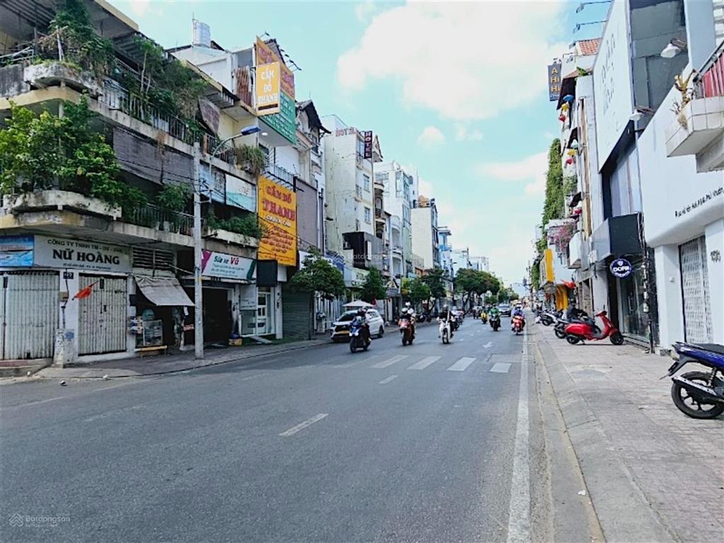 Mặt tiền trần khắc chân phú nhuận  kề hồ văn huê  35m2  3 tầng  kinh doanh tốt  chỉ 6 tỷ 9