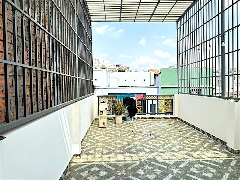 Bạch đằng  điện biên phủ giáp quận 1  40m2  3 tầng mới  gần 5 đh lớn  chỉ 5 tỷ 5