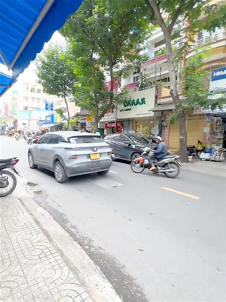 Bà hạt quận 10 hẻm nhựa taxi đỗ cửa 1 căn ra mặt tiền 4 tầng đúc kiên cố chỉ 5 tỷ95 tl