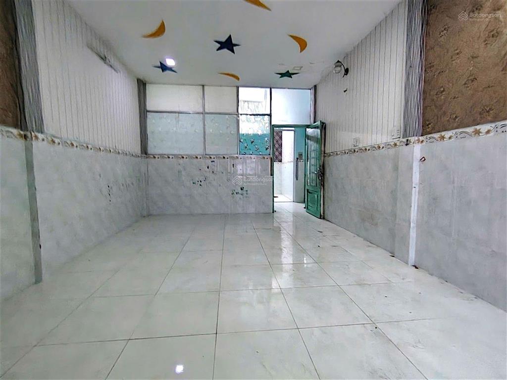 Lạc long quân p8 tân bình hxh đậu cửa 47m² nở hậu 6m 2 tầng chỉ 6 tỷ 15