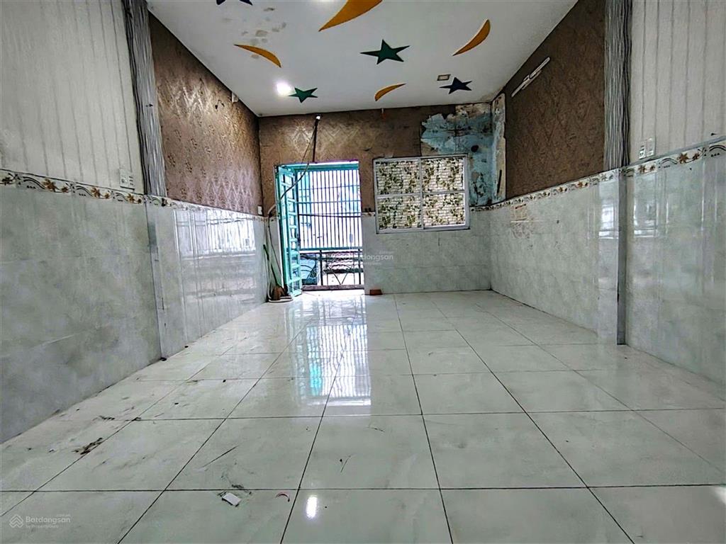 Lạc long quân p8 tân bình hxh đậu cửa 47m² nở hậu 6m 2 tầng chỉ 6 tỷ 15