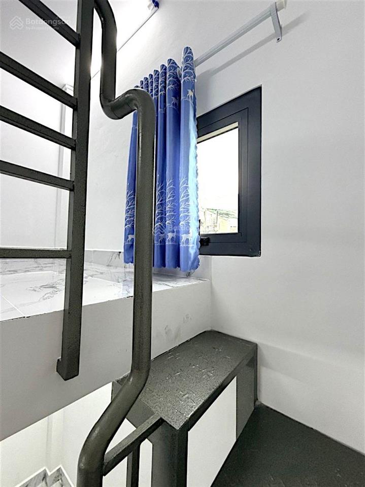 Tôn đản phường 8 quận 4  nhà mới 3 tầng  2pn  sổ riêng  chỉ 1 tỷ65