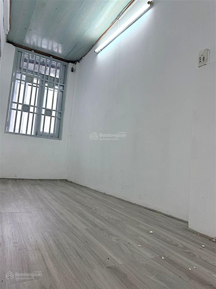 Bến vân đồn p5 quận 4  gần mặt tiền  17m2  2 tầng  nở hậu đẹp  chỉ 1 tỷ55 tl