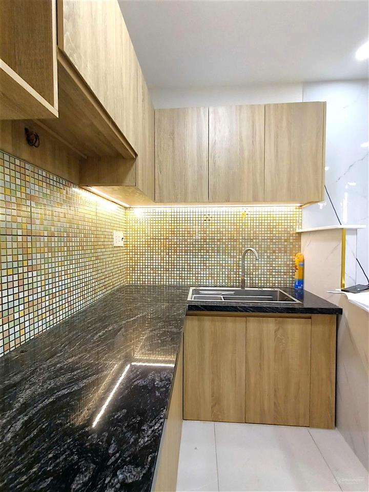 Nhà đẹp  đoàn văn bơ, quận 4 hẻm xe hơi gần mặt tiền 30m2 ngang gần 5m chỉ 3 tỷ 15 tl