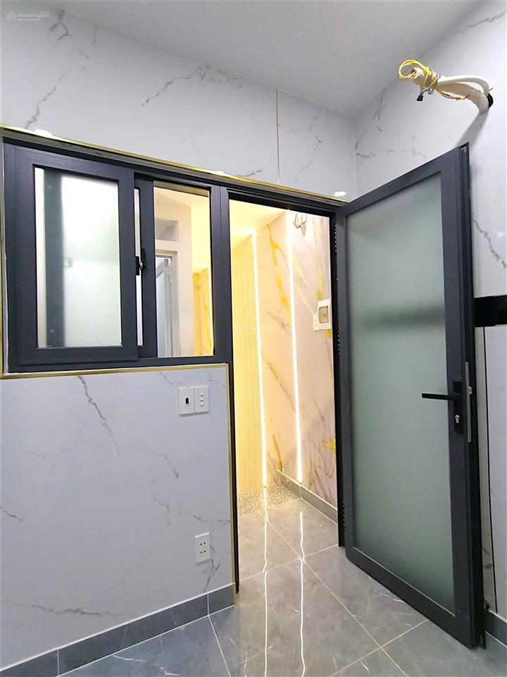 Nhà đẹp  đoàn văn bơ, quận 4 hẻm xe hơi gần mặt tiền 30m2 ngang gần 5m chỉ 3 tỷ 15 tl