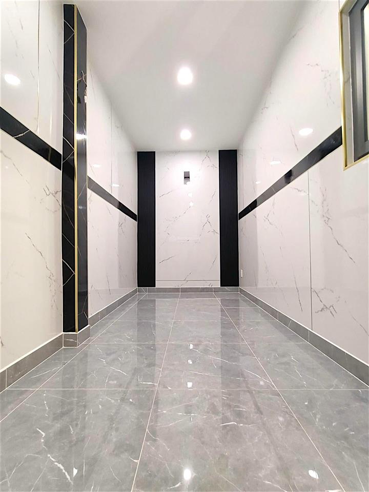 Nhà đẹp  đoàn văn bơ, quận 4 hẻm xe hơi gần mặt tiền 30m2 ngang gần 5m chỉ 3 tỷ 15 tl