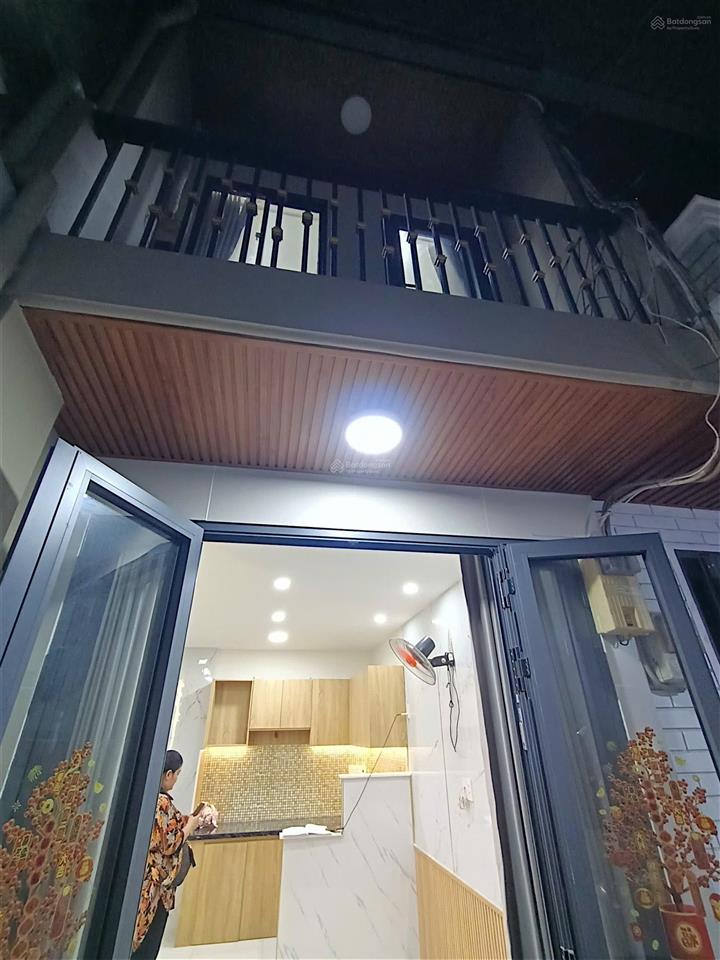 Nhà đẹp  đoàn văn bơ, quận 4 hẻm xe hơi gần mặt tiền 30m2 ngang gần 5m chỉ 3 tỷ 15 tl