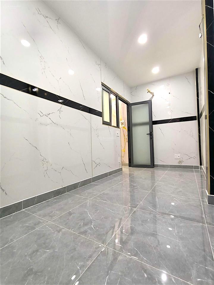 Nhà đẹp  đoàn văn bơ, quận 4 hẻm xe hơi gần mặt tiền 30m2 ngang gần 5m chỉ 3 tỷ 15 tl