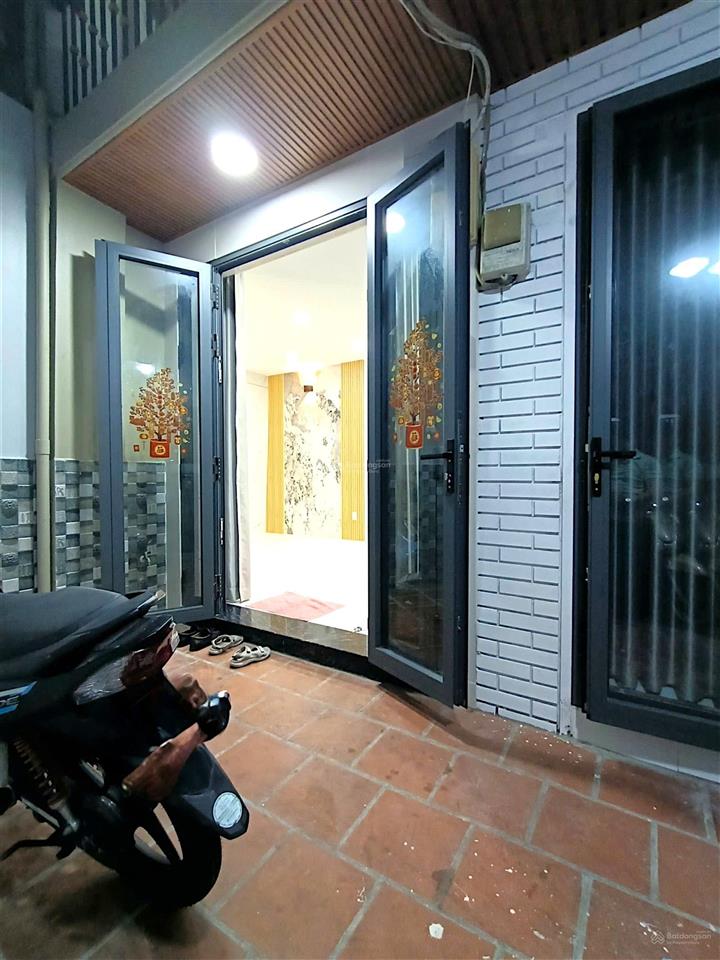 Nhà đẹp  đoàn văn bơ, quận 4 hẻm xe hơi gần mặt tiền 30m2 ngang gần 5m chỉ 3 tỷ 15 tl